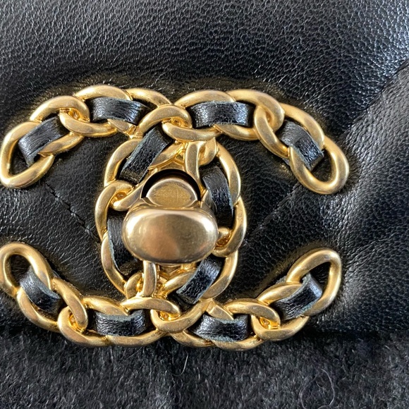 Authentic Chanel19 small black lambskin 30 series with Zeko certificate - Picture 9 of 16